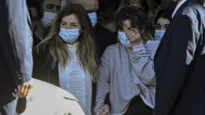 Fetele lui Diego Maradona, audiate după moartea starului argentinian! Decesul fostului mare fotbalist, învăluit în continuare în mister