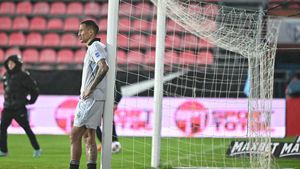 Fotbalistul acuzat că a retrogradat FC U Craiova, al 5-lea dat afară de familia Mititelu! La scurt timp, a venit anunțul și despre a 6-a „victimă” a revoluției din Bănie