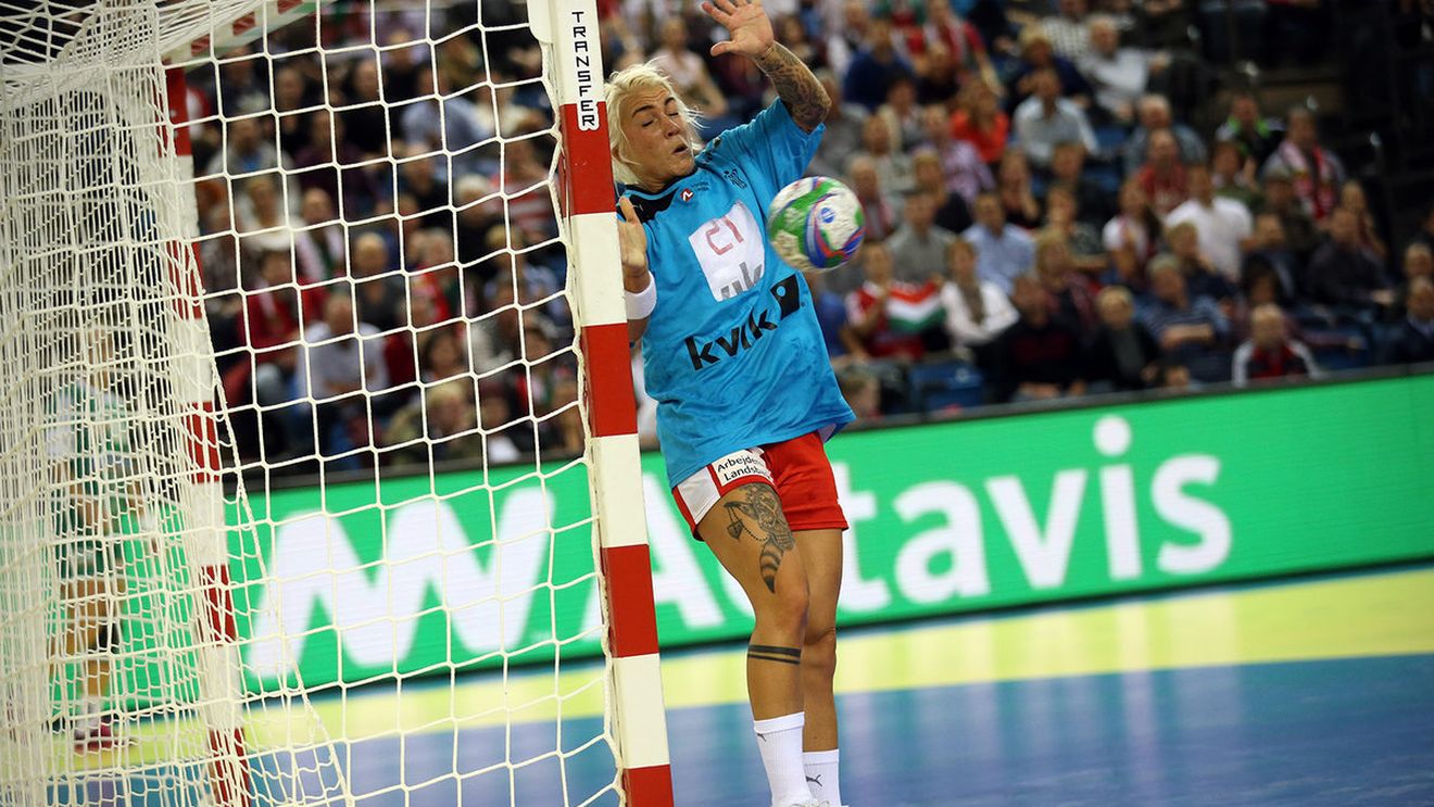 VIDEO EURO 2014 | Faza zilei: Portarul-centru de 1,63 m. Centrul genial al Danemarcei, Kristina Mulle Kristiansen, a apărat o aruncare a Ungariei