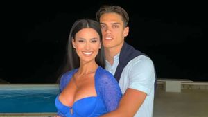 Fotomodelul de 33 de ani se iubește în secret cu jucătorul mai tânăr cu 11 ani decât ea! E cuplul momentului în fotbal. GALERIE FOTO