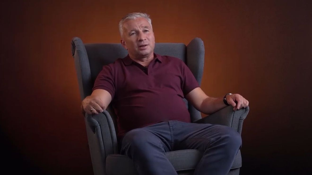 Dan Petrescu este suspendat pentru derby-ul de azi, din Bănie, dar acum doi ani a câştigat titlul din fotoliu. Omul de legătură de atunci al „Bursucului” îi este acum rival