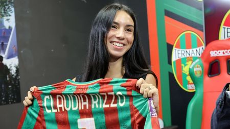 Claudia a ajuns la 23 de ani președinte. Un amănunt nu poate fi neglijat: este fiica moștenitoare a unui miliardar!