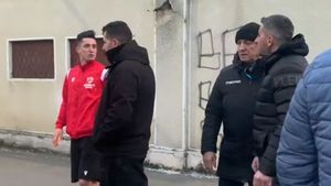 Steliano Filip, în „război” cu un fan al lui Dinamo, după remiza cu Sepsi: „Ești un leșinat!” | VIDEO