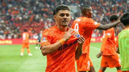 Alex Ioniță face spectacol în China! A marcat golul victoriei și a calificat echipa în semifinalele Cupei, împotriva unui alt român