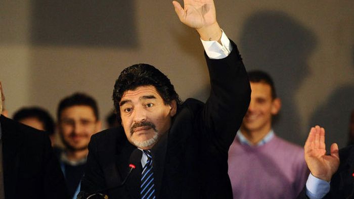 Propunere-surpriză pentru Maradona.** Este chemat să se ia la trântă cu miliardarii de la PSG: "Toate ziarele ar scrie despre noi"
