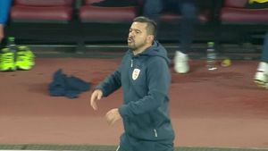 Cornel Dinu îl face praf pe Cosmin Contra: "Cât mai are băiatul ăsta?" + Comentariul acid, după jignirile aduse de selecționer lui Pușcaș: "Incalificabil! Comisia aia e de Daciadă"