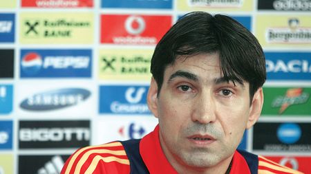 "Dacă Sandu e așa de specialist, atunci să antreneze el"