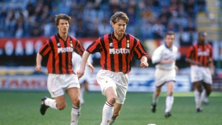 Fostul atacant de la Dinamo l-a distrus pe Răducioiu: ”L-au forțat la națională, era chiftea pe lângă mine! Juca la Petroșani dacă nu rămânea în Italia, Milan a luat cea mai mare țeapă”