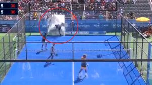 Video HORROR! Sportivul a spart un geam cu spatele și spectatorii și-au pus mâinile în cap. Clipe de groază în Portugalia