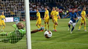 Rivaldinho și-a răzbunat colegii în Farul - HJK Helsinki, dar Gheorghe Hagi a avut mari emoții la marginea terenului așteptând confirmarea din camera VAR | VIDEO