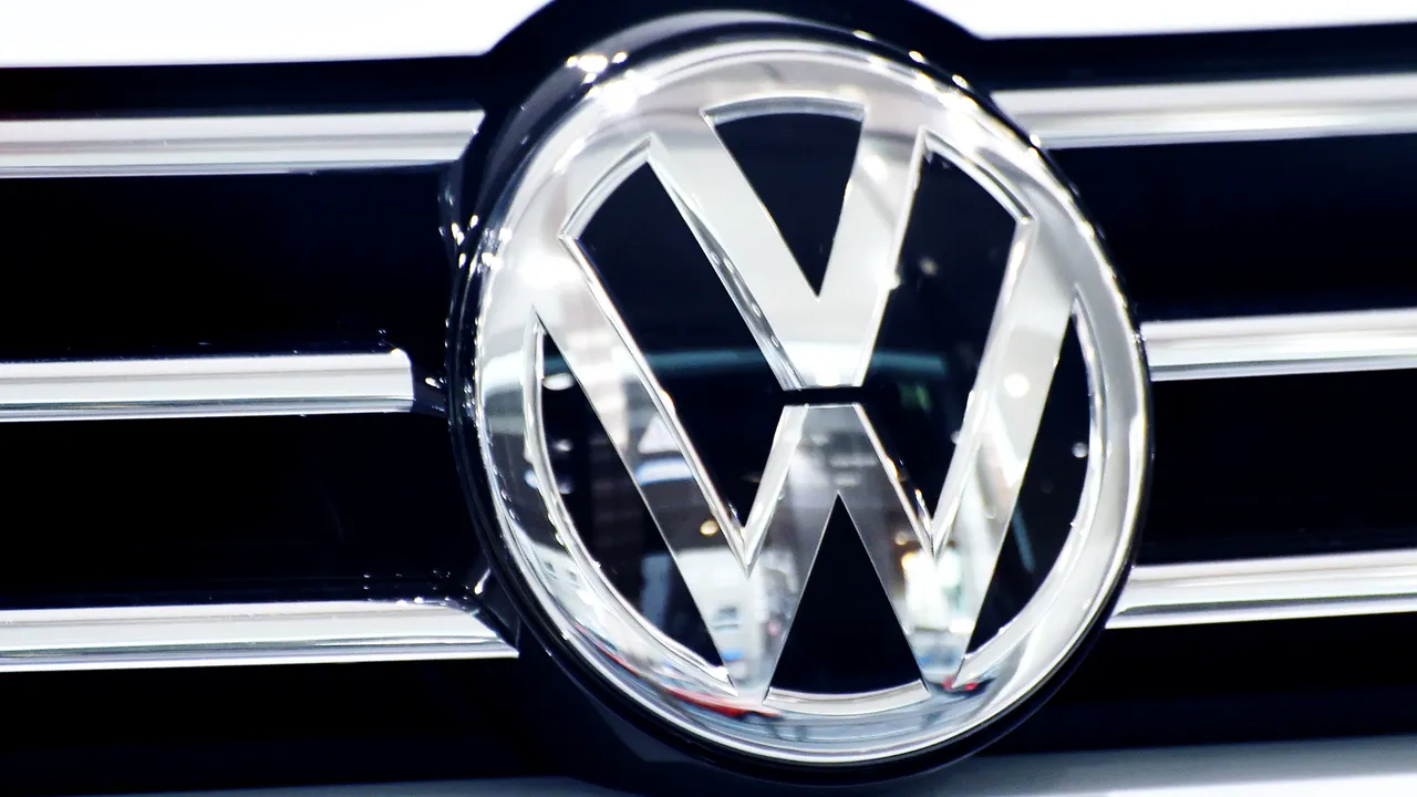 Volkswagen renunță la fabricarea automobilelor cu combustie internă, trece pe electrice. Anunțul oficial: când va avea loc momentul istoric