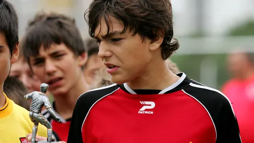 Pe urmele tatălui!** Fiul antrenorului lui Dinamo a fost desemnat cel mai bun fotbalist al unui turneu de juniori disputat la Craiova