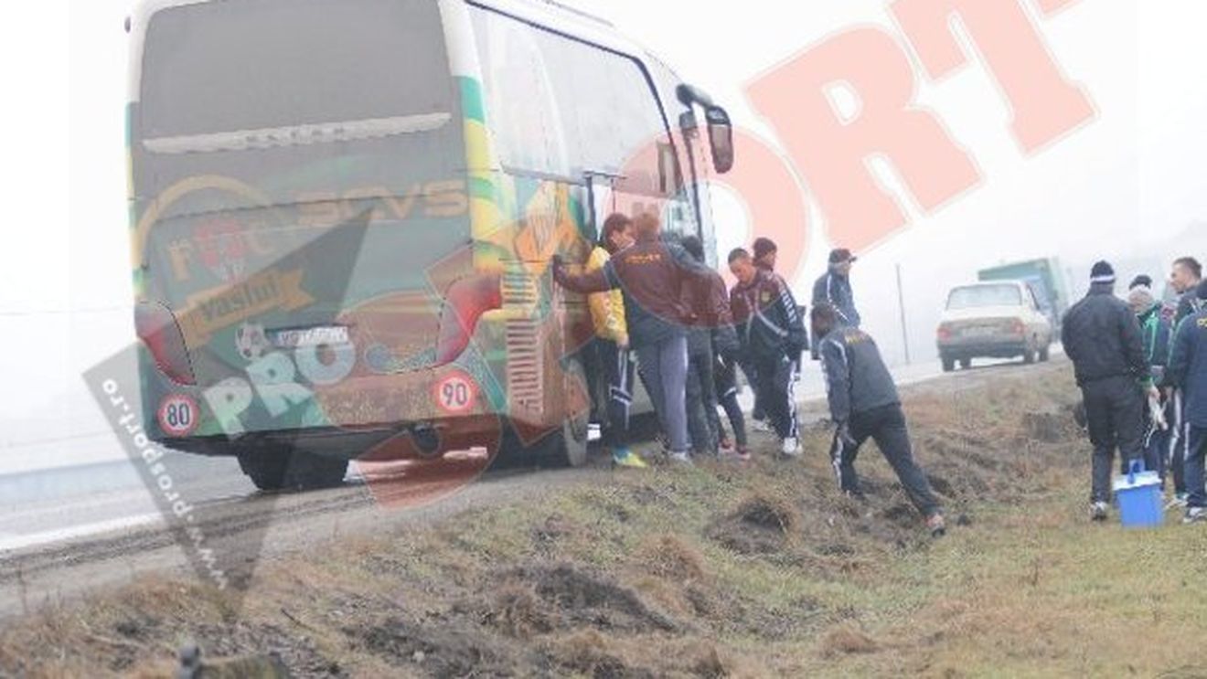 FOTO Senzațional** Hizo și-a alergat vedetele de milioane pe un "stadion" comunal :)