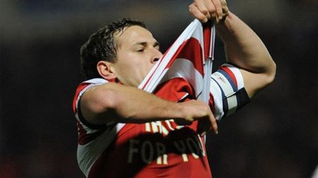 Rivalitatea a întrecut orice limită!** Huliganii ar trebui interziși pe viață pentru un asemenea gest!** Cum a fost umilit un jucător în Anglia