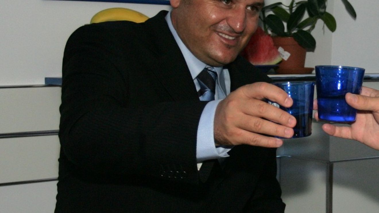 VIDEO/Chef în Bănie! "Cine nu sare e o javră!"