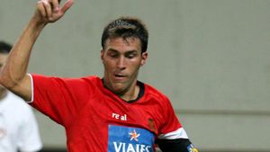 Sevilla interesată de transferul lui Fernando Navarro