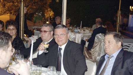 Nașu', "fibră de inox"!** ProSport a scos de la arhivă aniversarea de acum 10 ani a lui Mircea Sandu, una plină de poezie și de cadouri