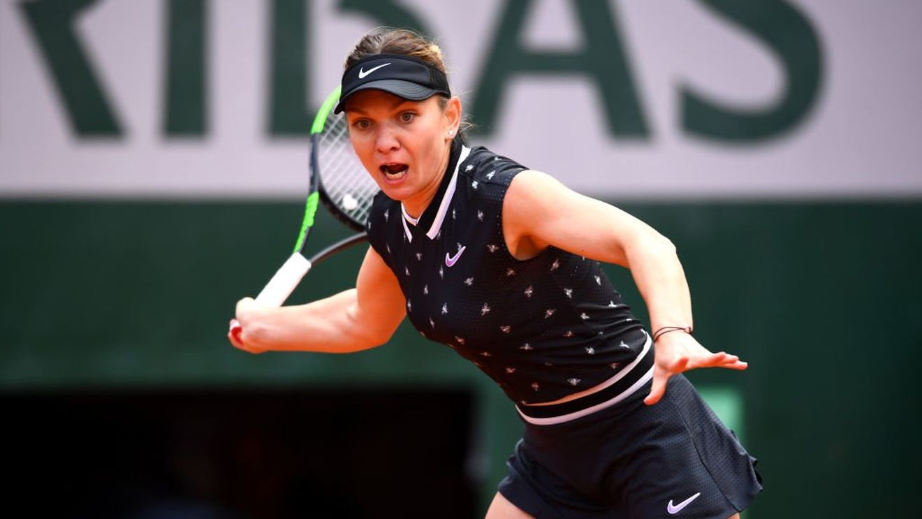 "Cine a zis că o canapea e bună doar ca să stai pe ea?" Asta chiar n-ai mai văzut! Cum se antrenează Halep în pandemie de coronavirus | FOTO