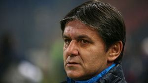 Lăcătuș: "Am trăit și eu astfel de momente la Steaua!"** Vezi SOLUȚIA "Fiarei" pentru criza "roș-albaștrilor"
