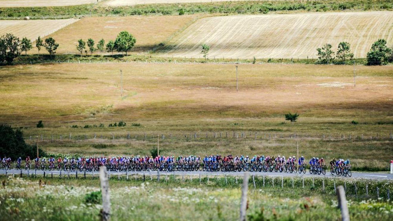 Turul Franței | Zi nebună: vântul a „rupt" cel puțin cinci mari-favoriți la câștigarea tricoului galben. Alaphilippe intră în ziua de pauză în postura de lider
