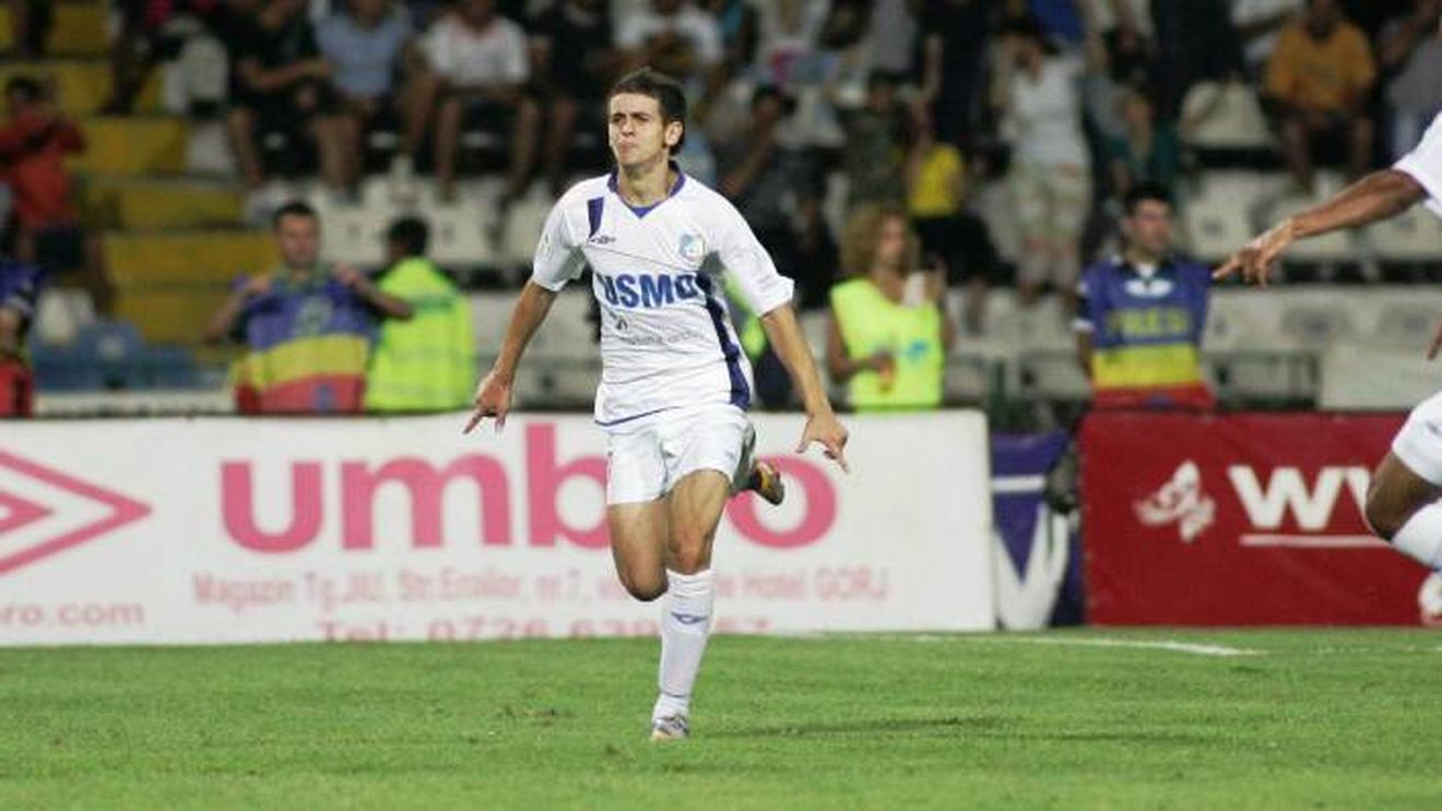 Brata va evolua cu o mască pe față pentru șase luni