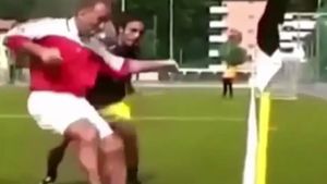 Dribling fantastic. VIDEO - Ibra, Ronaldinho sau Ronaldo nu s-au gândit la așa ceva: cum a trecut acest domn cu burtă de adversarul direct