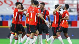 Marius Şumudică i-a dat cu terenul în cap lui Cosmin Contra! Scorul uluitor cu care a pierdut fostul selecționer al României. Dansul lui „Șumi” | VIDEO