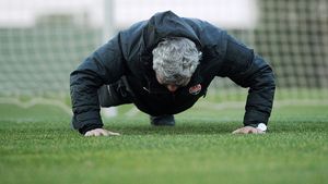 VIDEO | Lucescu, așa cum nu l-ai mai văzut niciodată. La 70 de ani, zici că e pregătit de Neubert :)