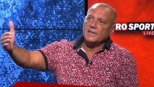 Mutări spectaculoase la Chindia după retrogradare: dâmbovițenii negociază cooptarea lui Marcel Pușcaș sau a lui Costel Lazăr în postul de președinte și aducerea unui antrenor portughez cu trofee cucerite în România | EXCLUSIV