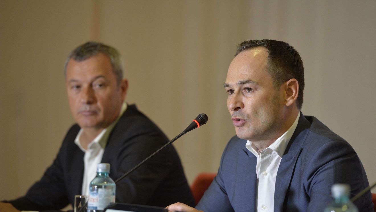 Fulminant: "Dinamo nu are stadion din cauza CIUMEI ROȘII. Veți deconta toate nenorocirile pe care le-ați făcut. Și voi și partidul ăla de mafioți libidinoși". Suporterii dinamoviști îl "rup" pe Negoiță și invocă, în premieră, interesele "mafiei PSD". Dezastrul cu Viitorul, rezultatul "strategiei voastre de c..."
