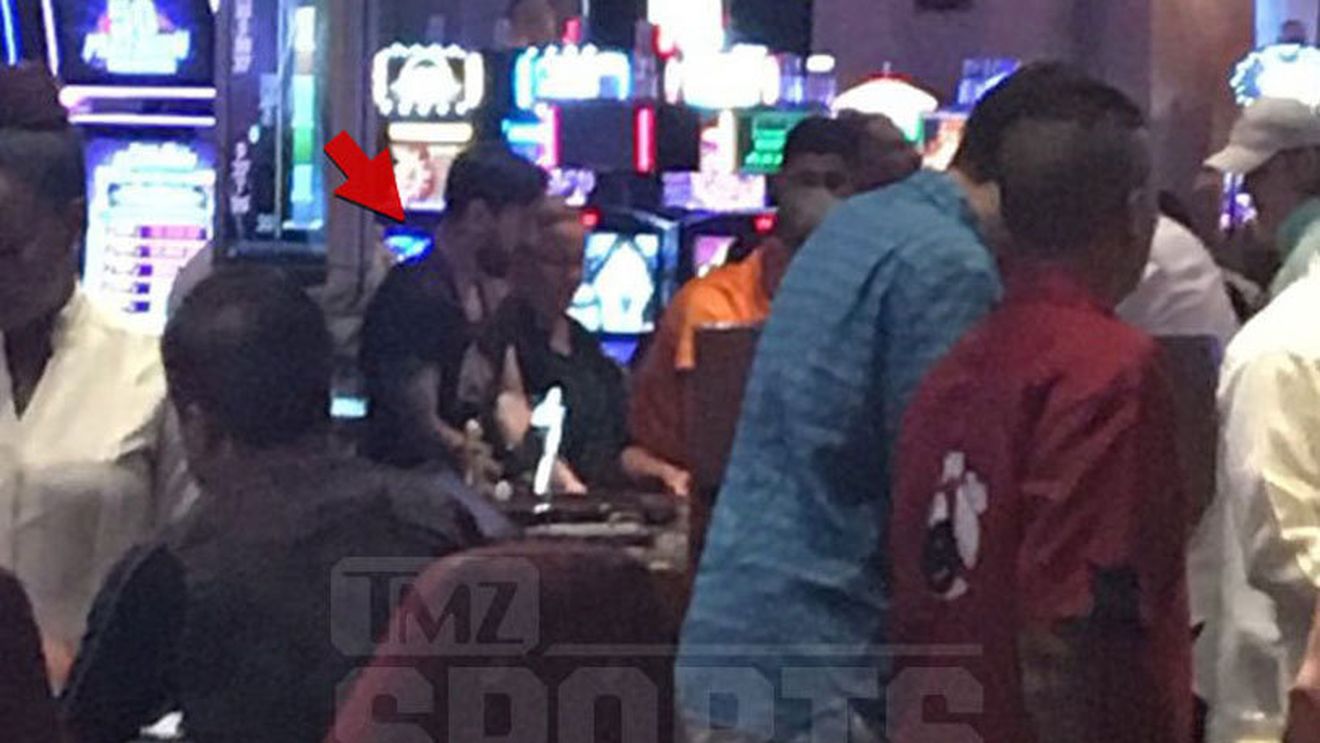 Messi și viața ca un joc de noroc. FOTO | Starul BarÃ§ei, surprins în timp ce juca la ruletă, înainte de condamnarea primită pentru fraudă fiscală: "Fuma foarte mult!"