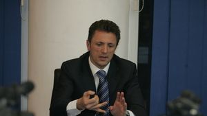 "Voi anunța oficial** dacă voi candida sau nu la șefia FRF"