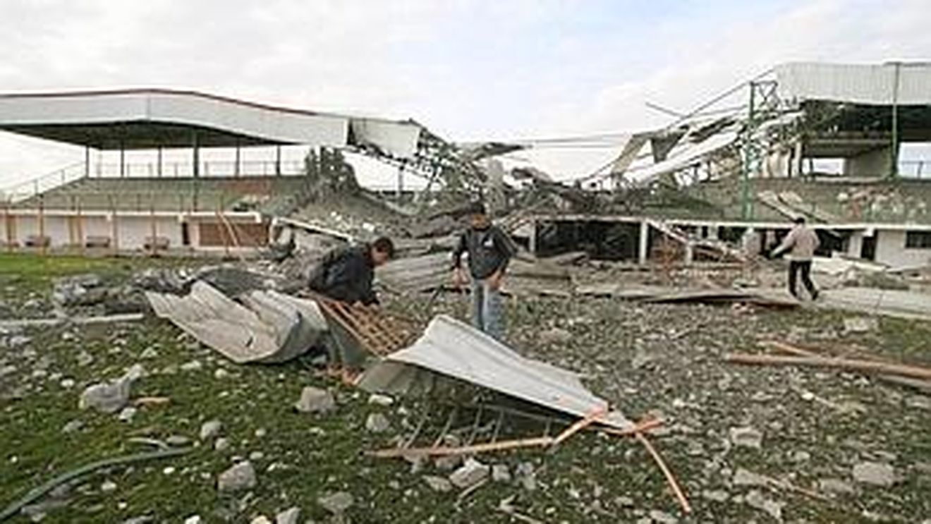 VIDEO / Israelienii au bombardat și distrus stadionul Rafah din Gaza