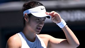 Emma Răducanu, atacată de un psihopat în „indestructibilul Dubai”, chiar în timpul meciului. Jucătoarea a izbucnit în lacrimi și s-a dus direct la arbitrul de scaun: „Va fi interzis peste tot”