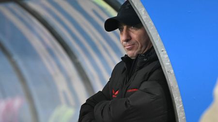 Robert Ilyes dă de pământ cu jucătorii săi după corecția administrată de Universitatea Craiova, 5-0 cu Csikszereda: „Nu am mai trăit așa o umilință!”