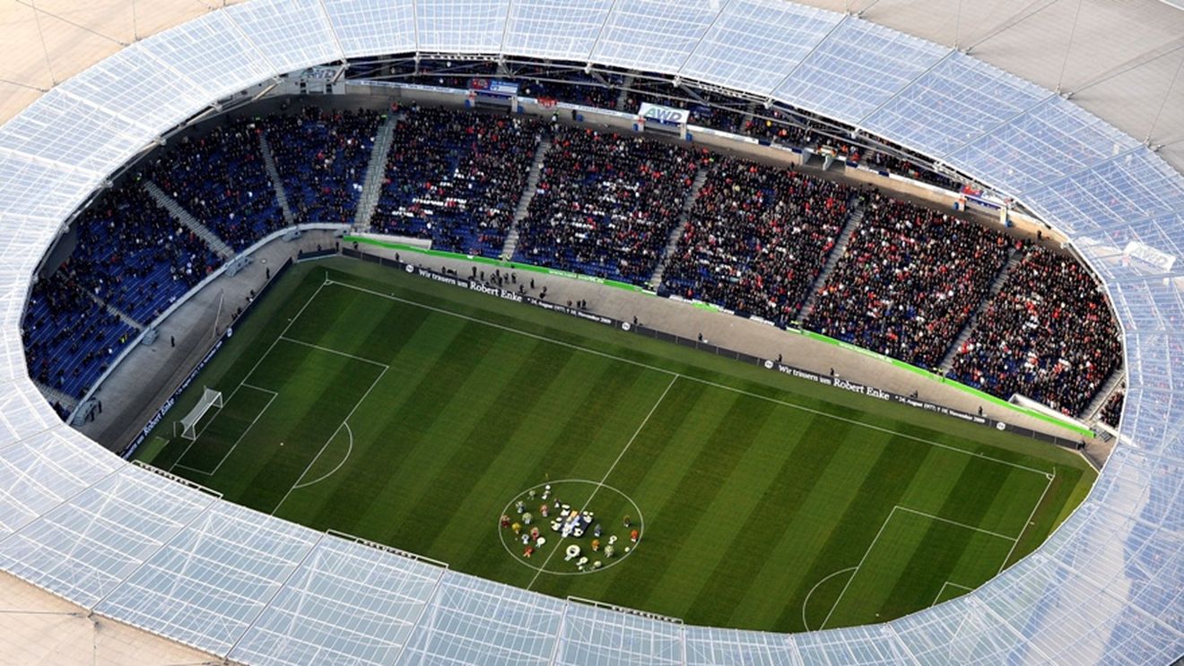 VIDEO "Fotbalul nu este totul!"** 45.000 de oameni l-au omagiat pe Robert Enke