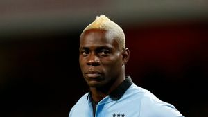Ireal! Ce au găsit îngrijitorii de la Manchester City în dulapul lui Mario Balotelli, după ce atacantul italian a fost dat afară de club: așa ceva nu s-a mai văzut până atunci! „Au căzut din interior!”