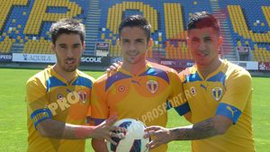 FOTO: Petrolul și-a prezentat achizițiile! Albin: "Am venit pentru Contra!" 