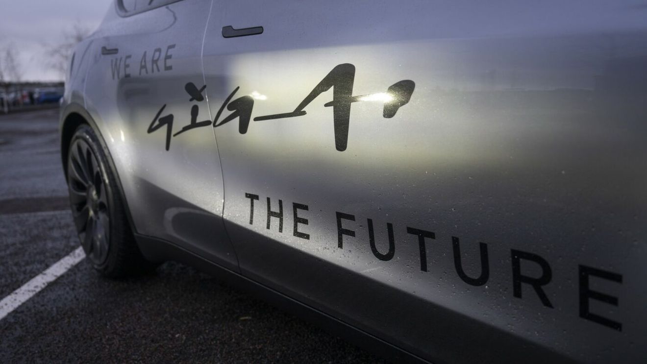 Cum va arăta cea mai sigură mașină din lume, care va evita total moartea în cazul oricărui accident! ChatGPT prezice viitorul auto