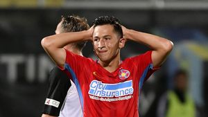 După Ilie Dumitrescu, un alt caz de furt al identității pe net! Ce a pățit Olimpiu Moruțan, fotbalistul pe care Gigi Becali vrea zeci de milioane de euro: "Dați report!"