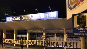 La Mulți Ani, Politehnica Iași! Gest superb făcut în miez de noapte de suporterii din Copou, din dragoste pentru culorile alb-albastre