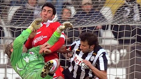 A jucat 18 ani pentru o singură echipă, dar nu mai este dorit și se gândește să 'emigreze'** "Iubesc PremierLeague, vreau să joc acolo înainte de retragere"