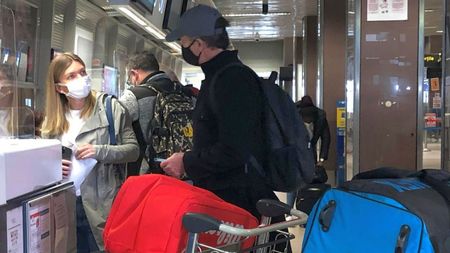 Simona Halep a plecat la Stuttgart, cu gândul la echipa de Fed Cup a României: „Eu cred că fetele vor reveni!”. Detalii despre starea de sănătate a jucătoarei | FOTO & VIDEO