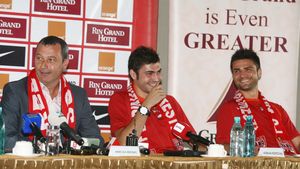 Ca de la profesor la elev. "Prioritatea zero" pentru Bratu, anunțată de Mircea Rednic: "Acesta e mesajul meu. Asta trebuie să faci în primul rând". 