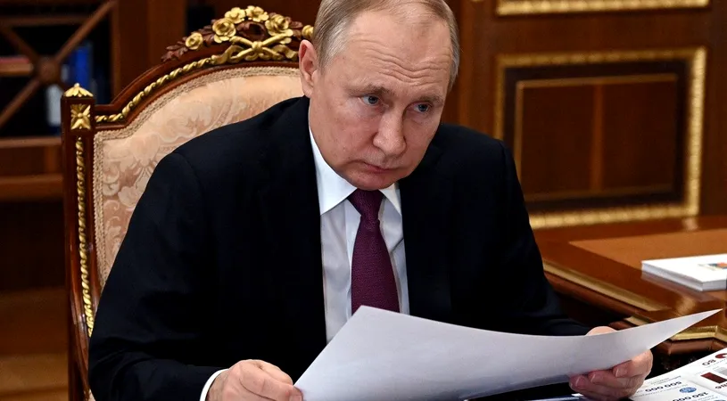 De ce scrie Vladimir Putin totul de mână, pe hârtie! Frica supremă pe care o are președintele Rusiei