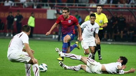 Așteaptă rezultatul negocierilor:** "L-am invitat pe domnul Gruia Stoica la meciul cu Steaua! Sunt convins că Rapid va da o replică puternică"