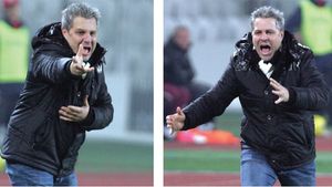 Altă echipă, același show:** Șumudică a rămas la fel de agitat și pe banca lui „U"