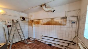 Imagini incredibile de la Săftica! Cum arăta înainte baza sportivă și cum a reușit Mario Nicolae să o renoveze: „Jucătorii erau nevoiți să pună o găleată pentru că ploua în vestiar” | FOTO EXCLUSIV