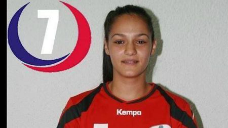 CAZUL "IONELA GHERMAN" | S-a dus să joace handbal în Olanda, iar acum trebuie să-și plătească "dezlegarea" cu 6.000 de euro! Traseul unui transfer care poate încheia prematur cariera unei jucătoare de 19 ani