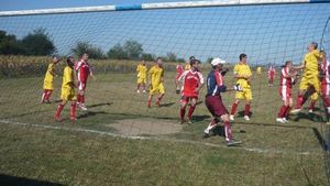 Scene de o violență ieșită din comun pe un teren din România: "N-am mai văzut așa ceva. Nu cred că va mai juca fotbal prea curând"